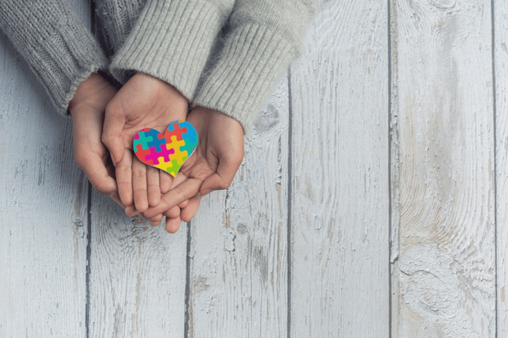 Abril Azul reforça importância do diagnóstico, inclusão e cuidado especializado no autismo